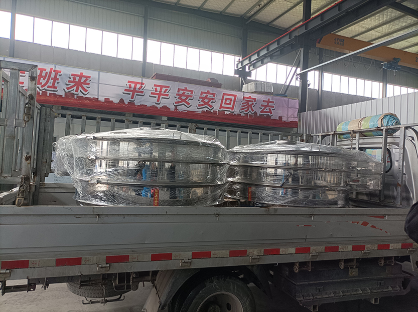 2台1500型超声波旋振筛专车发货