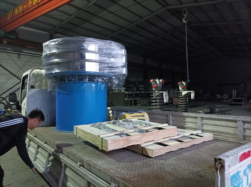 旋振筛、网架、电机等发货