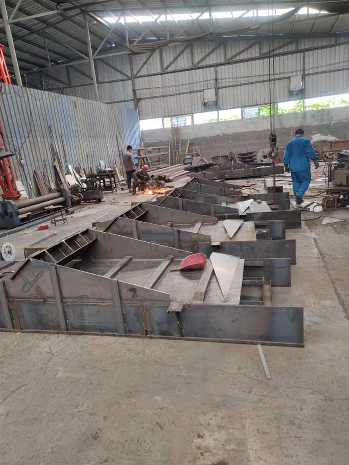 生产车间一直在加班加点生产制作各种设备，欢迎咨询下单！