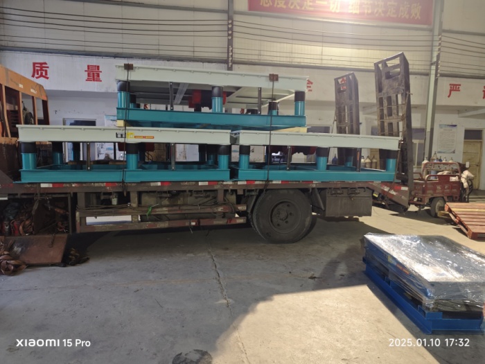 客户定制振动平台发货