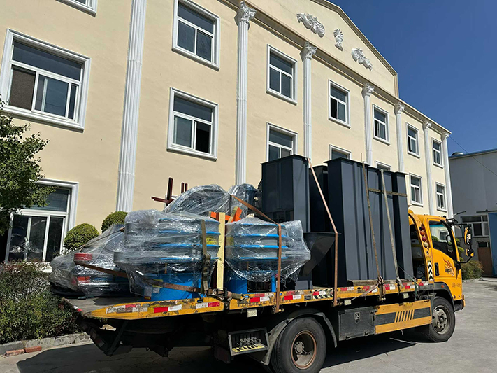 振动料斗、提升机、旋振筛整车发货