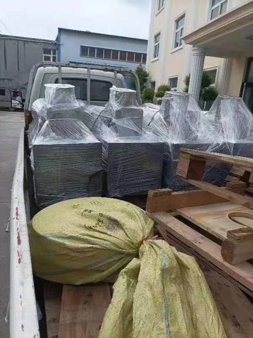 客户订制电磁给料机发货