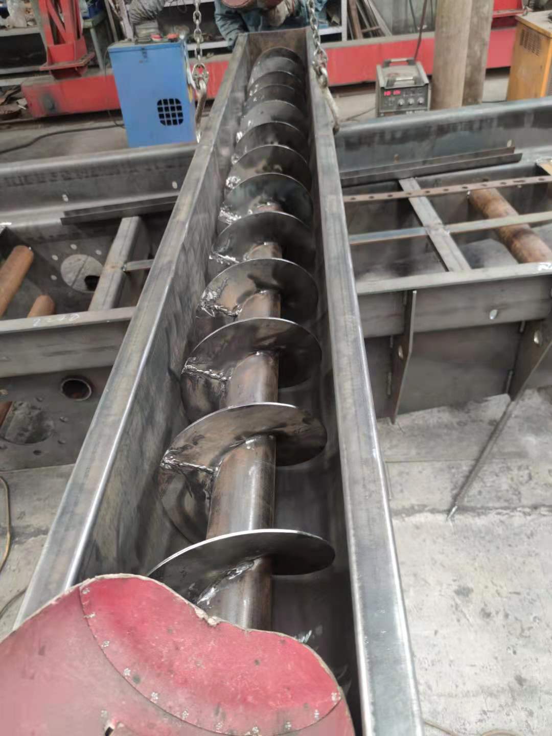 螺旋输送和机加工冲孔车间