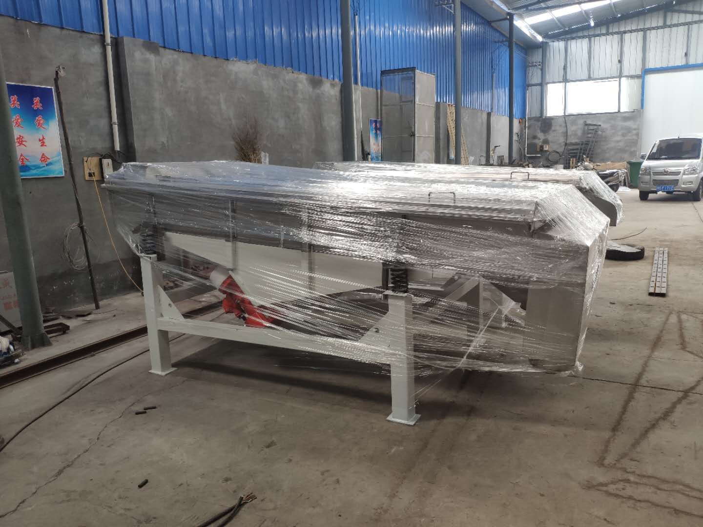 苏州某客户购买的康振机械直线振动设备