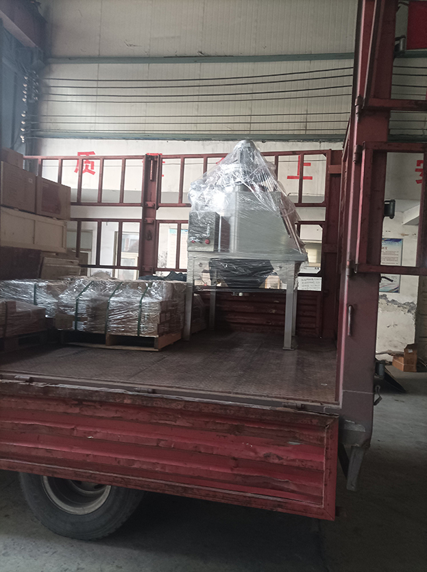 真空上料机、网架等发货