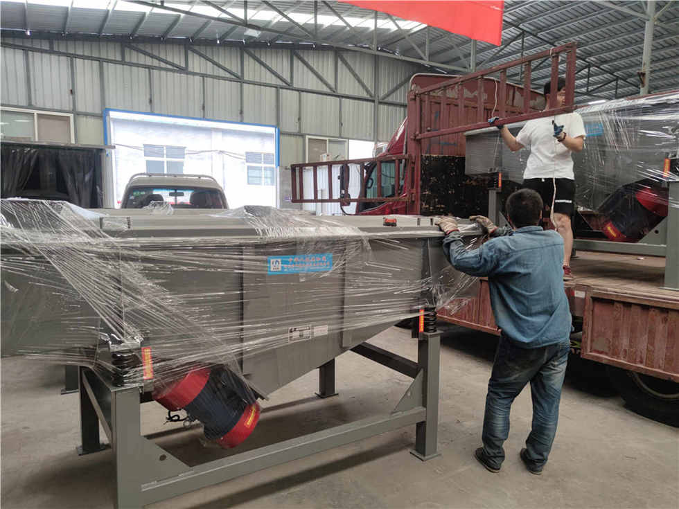 三台直线振动筛发货