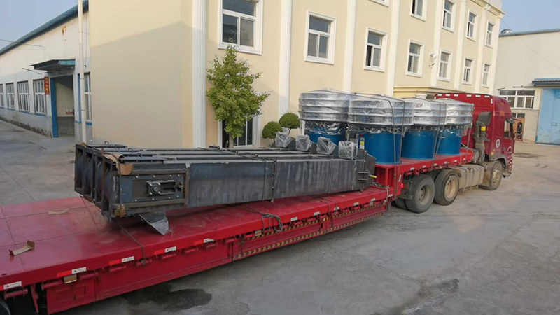 六台旋振筛、4台斗式提升机整车发货