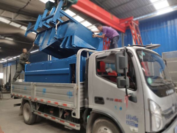 山西某公司订购的康振机械振动筛和输送设备已发货