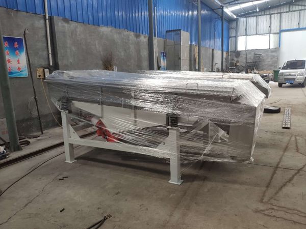 ​保定的某公司订购的康振机械振动筛于昨天由德邦物流发出,预计三天后到达,请注意查收