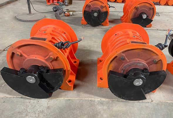 如判断三元振动筛采用振动电机的质量？